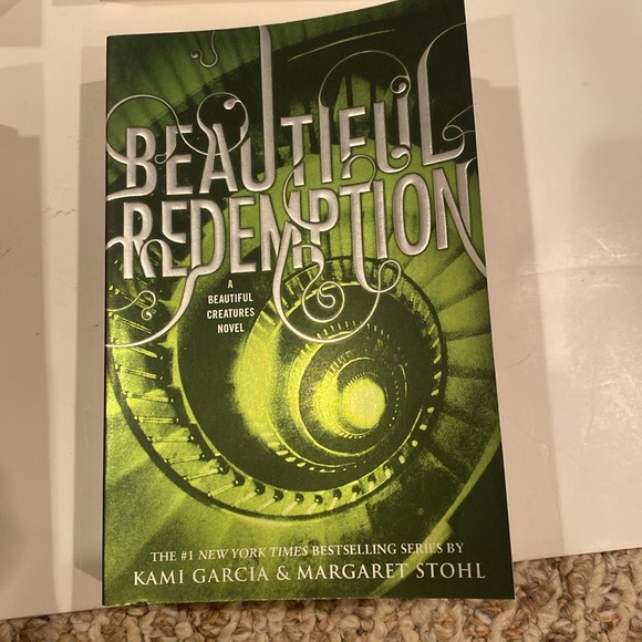 NWT Set of 4 “Beautiful Creatures” Novels - Picture 5 of 9